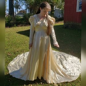 Vintage Ivory 1940s wedding dress